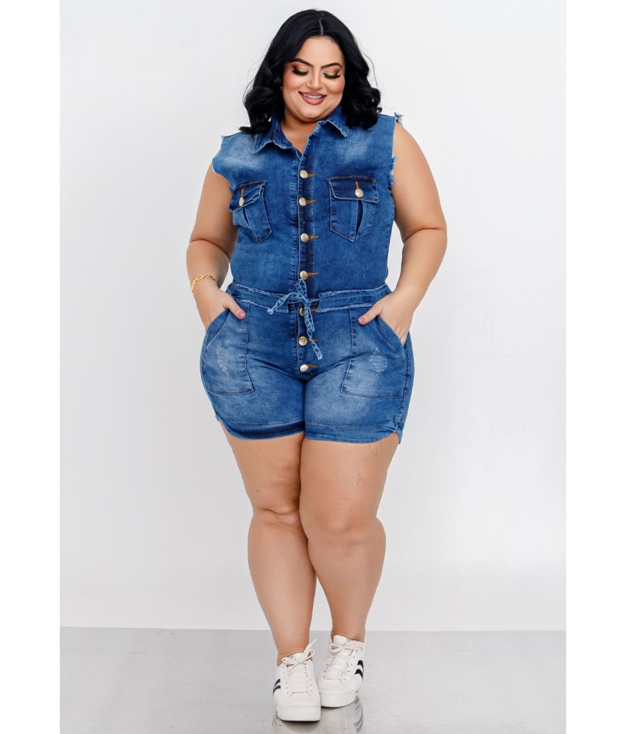 Macaquinho Jeans Plus Size Com Cinto Embutido