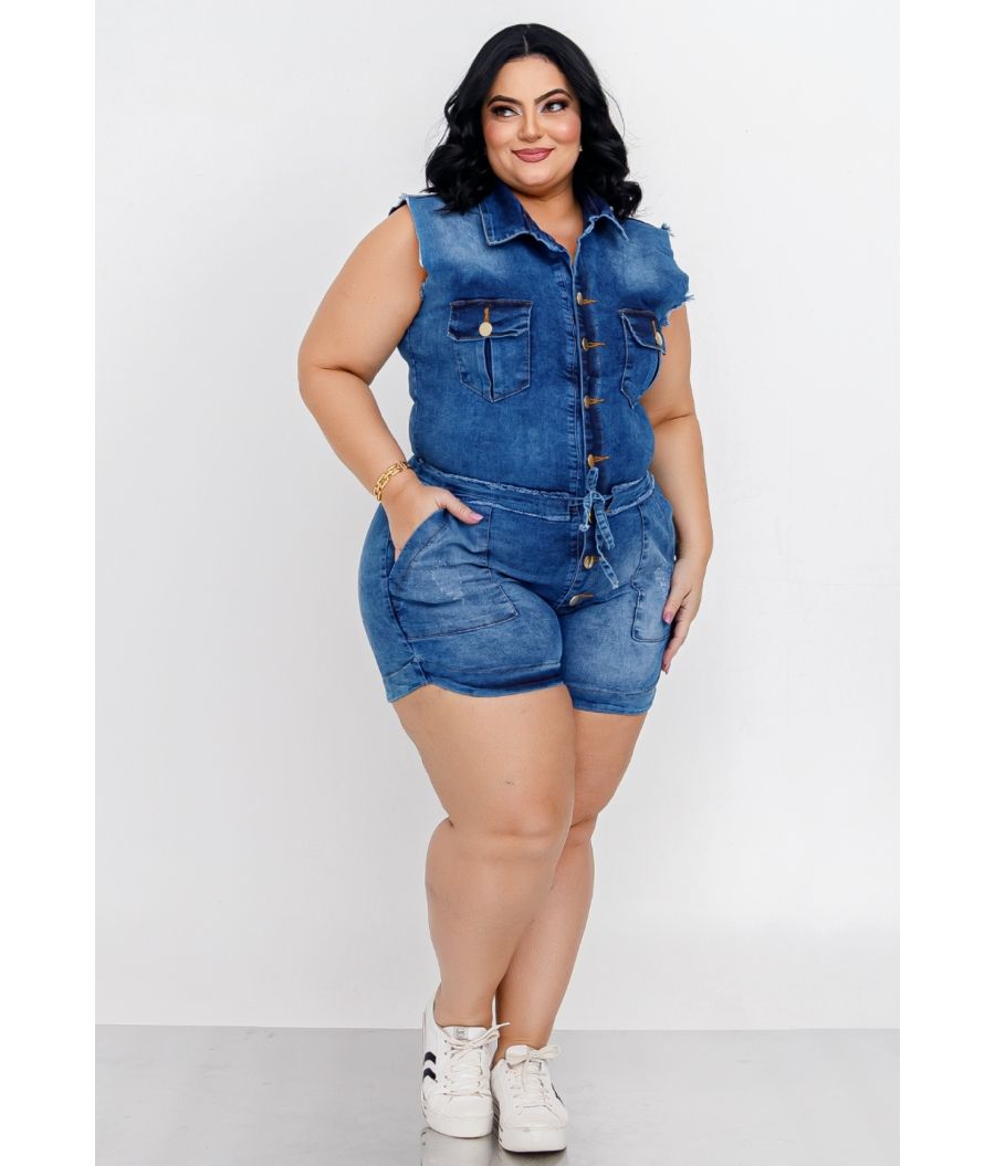 Macaquinho Jeans Plus Size Com Cinto Embutido