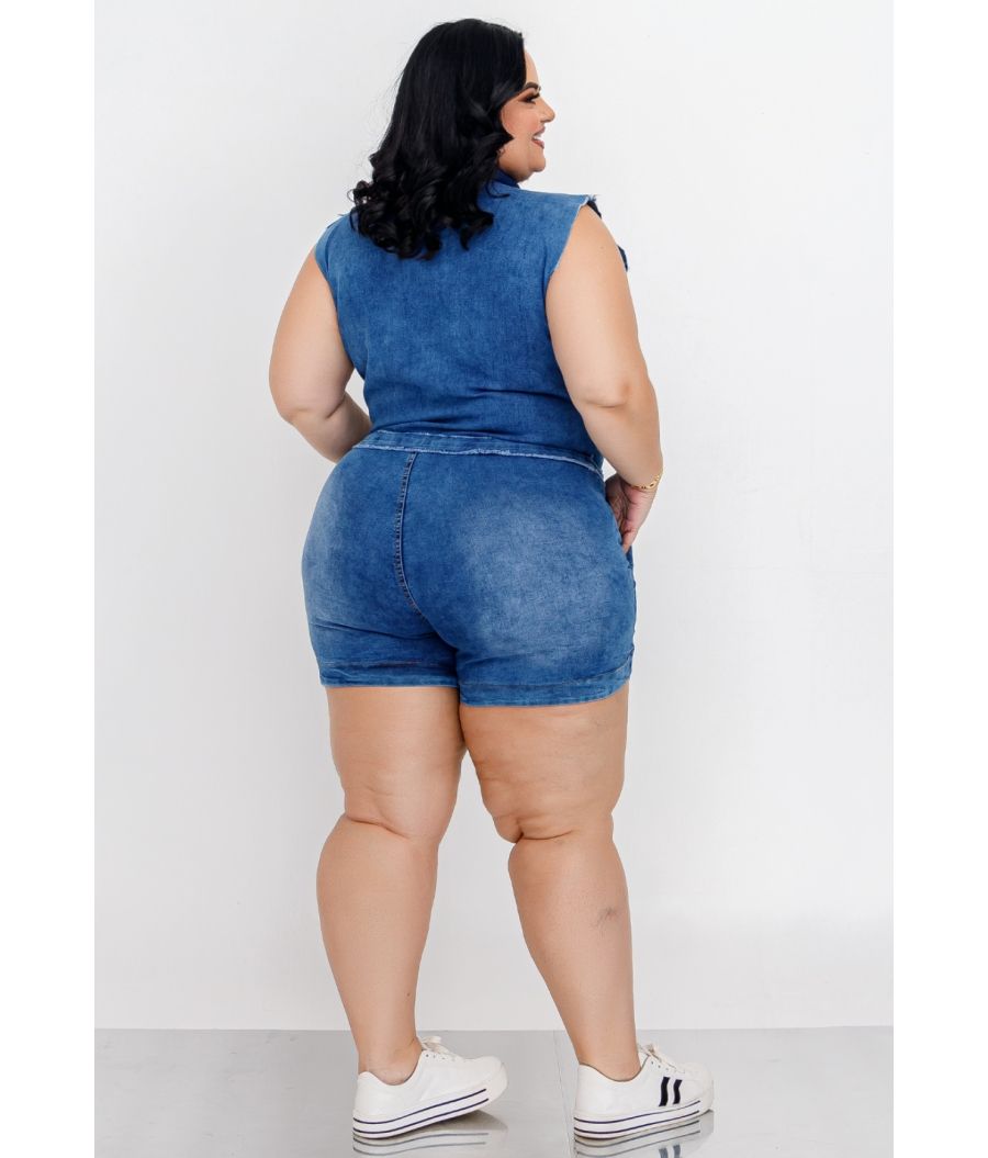 Macaquinho Jeans Plus Size Com Cinto Embutido