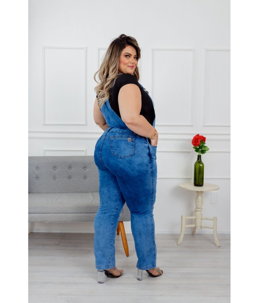 Jardineira Cal&ccedil;a Jeans Feminina Plus Size Com Lycra Cintura Alta Com Bot&otilde;es