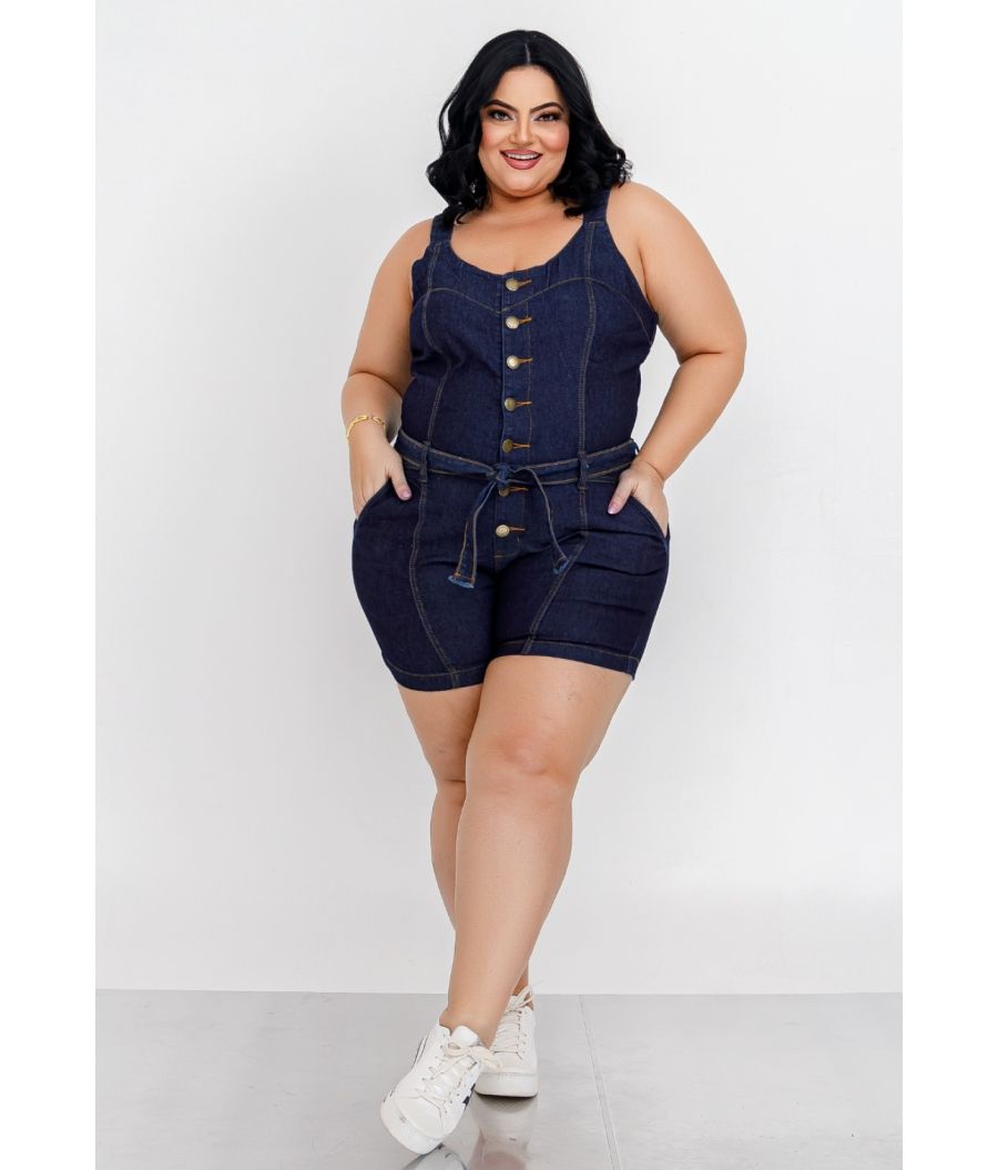 Macaquinho Jeans Plus Size Com Cinto Embutido Botões