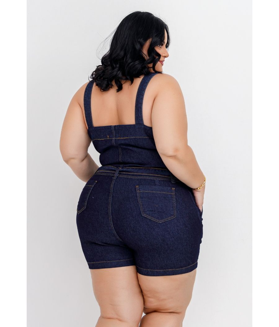 Macaquinho Jeans Plus Size Com Cinto Embutido Botões