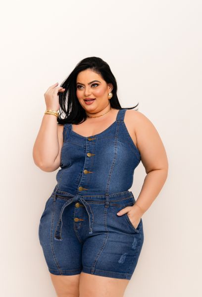 Macaquinho Jeans Plus Size Com Cinto Embutido Botões em PASSO FUNDO RS